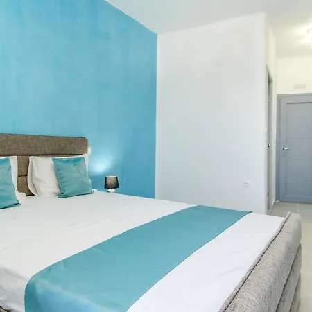 N Renieris Apartment *