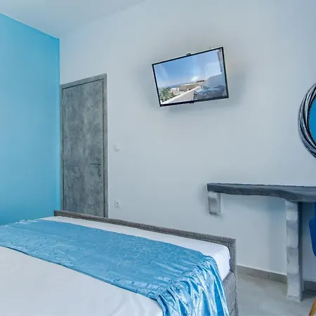 N Renieris Apartment *