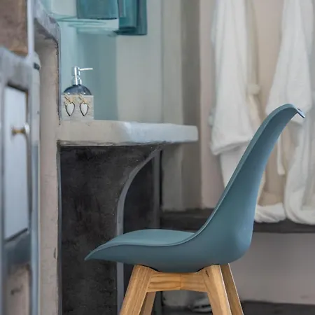 N Renieris Lejlighed